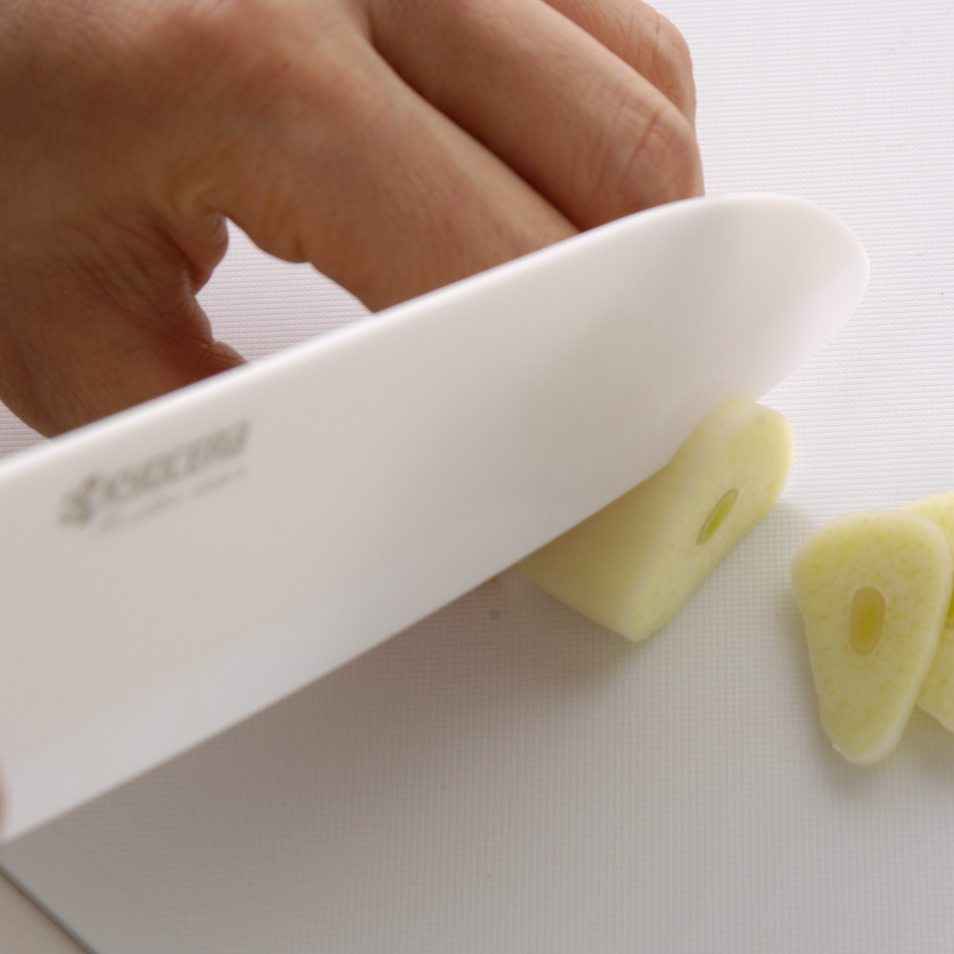 KYOCERA > Kyocera ultrasharp, lightweight, ergonomic ceramic santoku